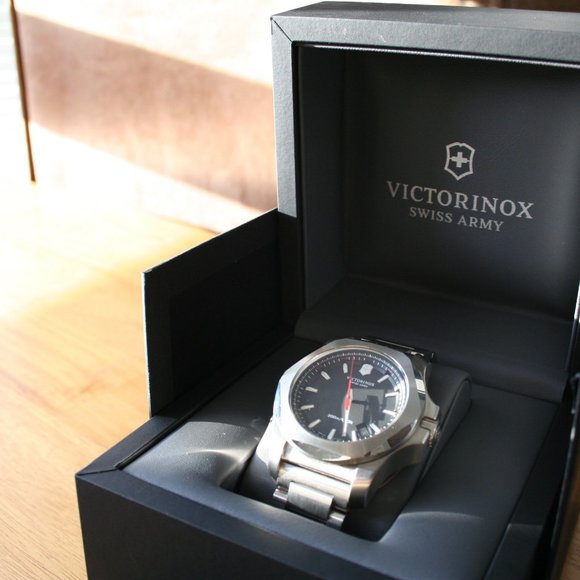 VICTORINOX Mens Stanless Steel I.N.O.X (TANK) - Picture 4 of 13